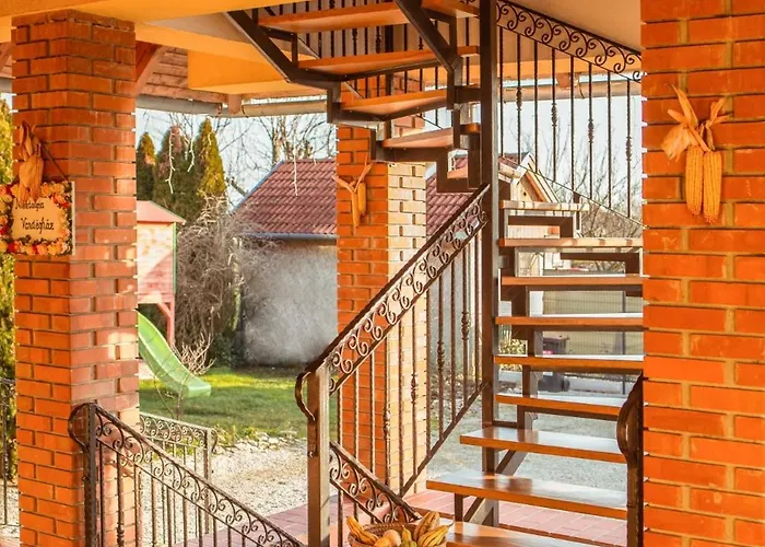 Nosztalgia Vendeghaz Gasthuis 3*